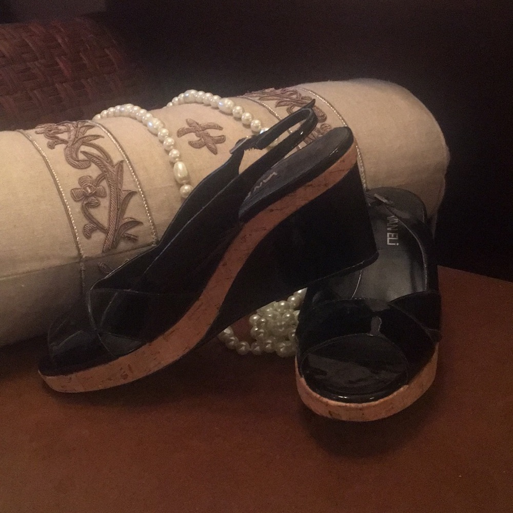 Vaneli platform wedge. Black patent and cork 8M